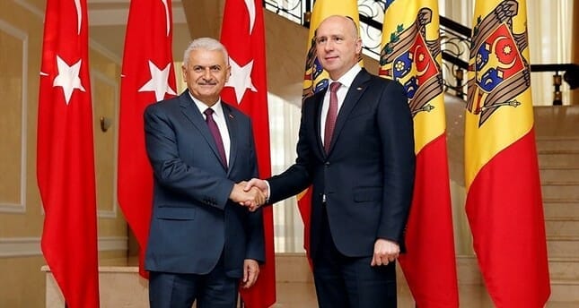 استقبال رسمي حافل برئيس الوزراء التركي في مولدوفا
