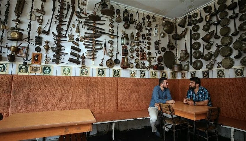  “متحف مقهى القرية” يجذب الزوار منذ 3 عقود