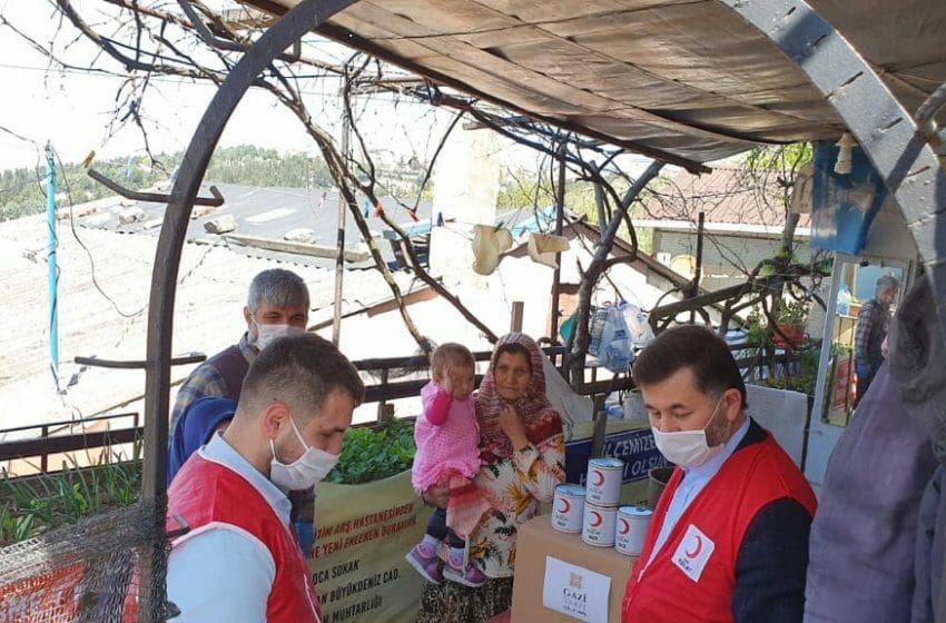 بالتعاون مع الهلال الأحمر التركي .. وقف غازي يوزع مساعدات للمحتاجين في منطقة العمرانية التركية
