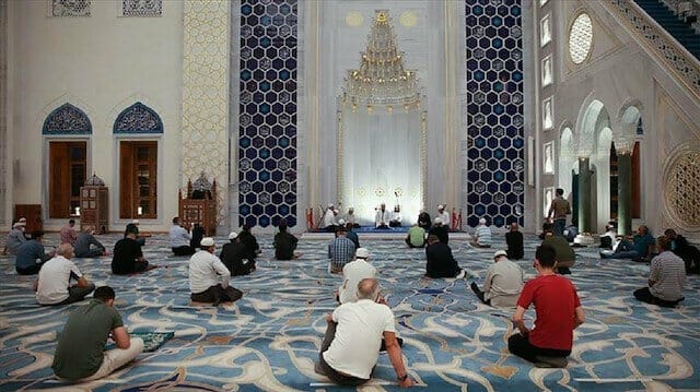  المساجد التركية تصدح بأدعية وصلوات لبث روح الوحدة والتضامن