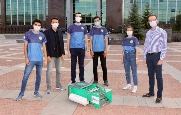  طلبة أتراك يطورون روبوتا لتنظيف المسطحات المائية
