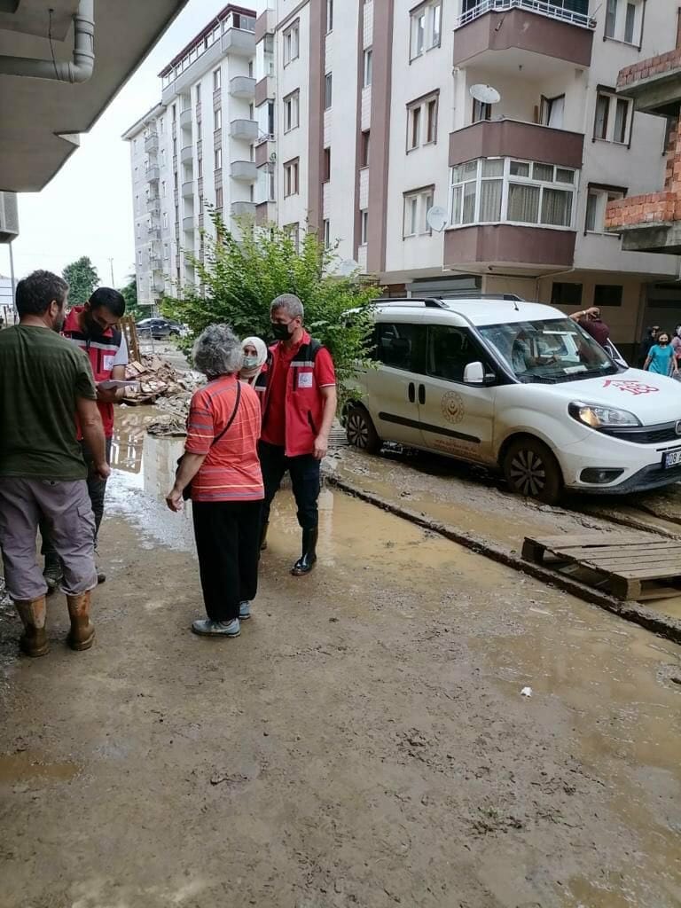 تقديم الدعم النفسي والاجتماعي لضحايا الفيضانات في تركيا