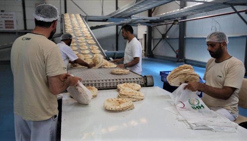  هيئة الإغاثة الإنسانية التركية توزع 70 مليون رغيف خبز في سوريا