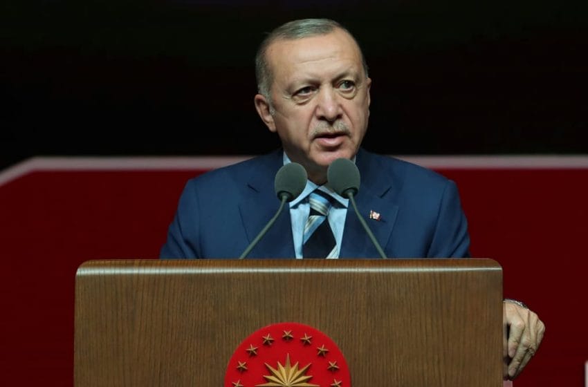 أردوغان يهنئ الشباب التركي