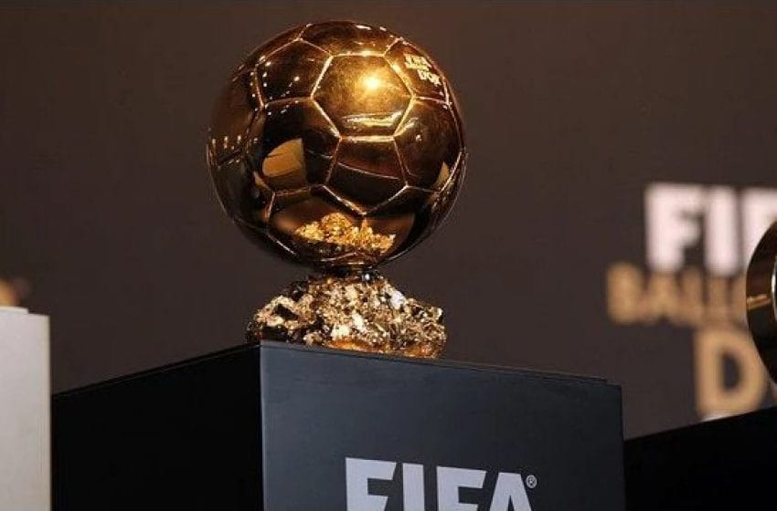 من هو الفائز بالكرة الذهبية لأفضل لاعب كرة قدم في العالم عام 2021؟