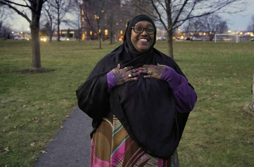ديقا دهلك أول مسلمة عمدة في أمريكا.. من أصول صومالية