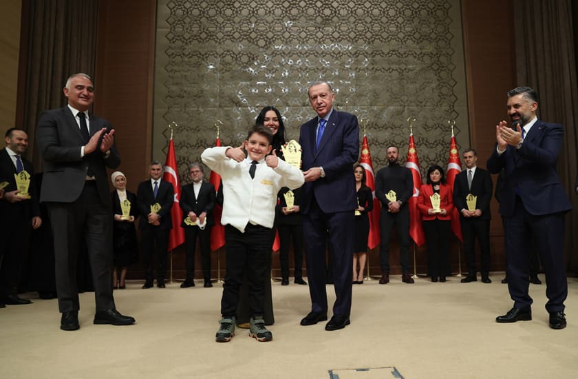  أردوغان يكرم الفائزين بجوائز الاستخدام الصحيح للغة التركية 2022