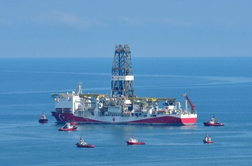 سفينة تركية لتنقيب الغاز في البحر الأسود