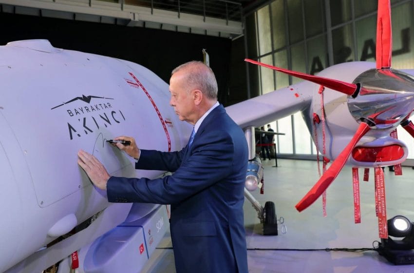  طائرة بيرقدار أقينجي.. أجنحة القوة التركية تتجاوز الاختبارات وترسل الرسائل