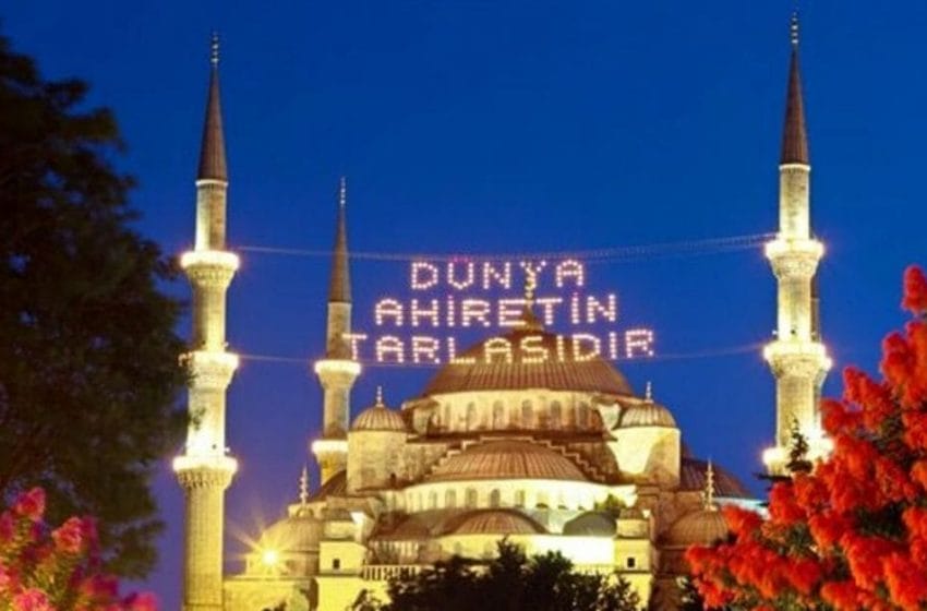  مساجد إسطنبول تتزين استقبالاً لرمضان