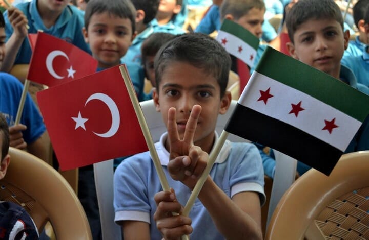 مستشار اقتصادي: السوريين في تركيا جزءا في عجلة تحريك الاقتصاد واللعب بورقة ترحيلهم متاجرة